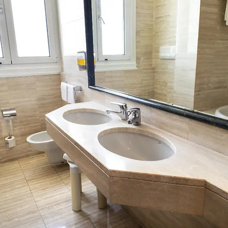 Alga Hotell 3*