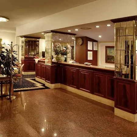 Alga Hotell 3*